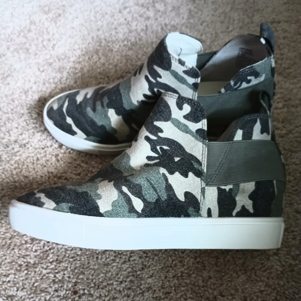Steve Madden Crushin Green Camouflage Wedge‎ Sneakers 8.5M
